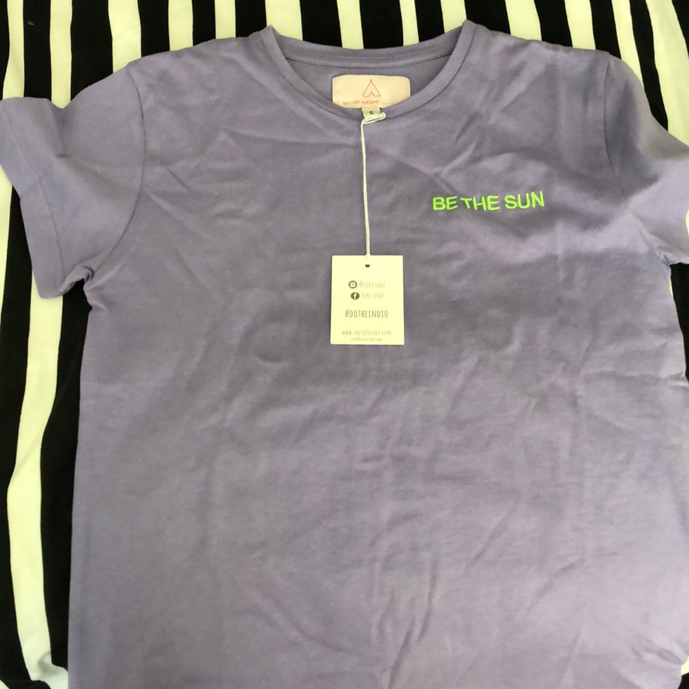 Super cute graphic tee so vintage